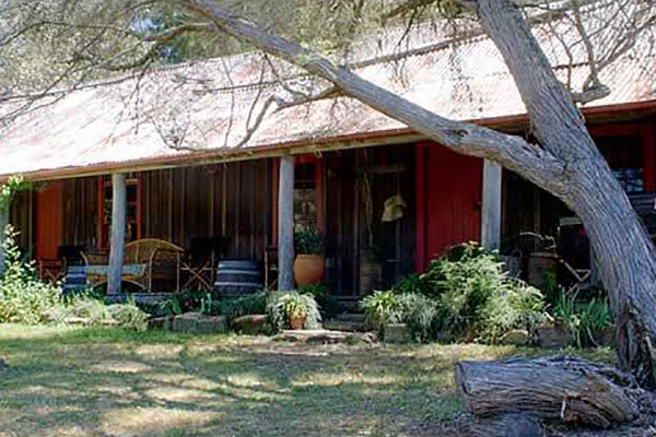 undercliff-settlers-cottage.jpg